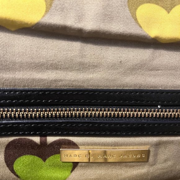 MARC BY MARC JACOBS PATENT LEATHER BLACK HANDBAG - Picture 8 of 8